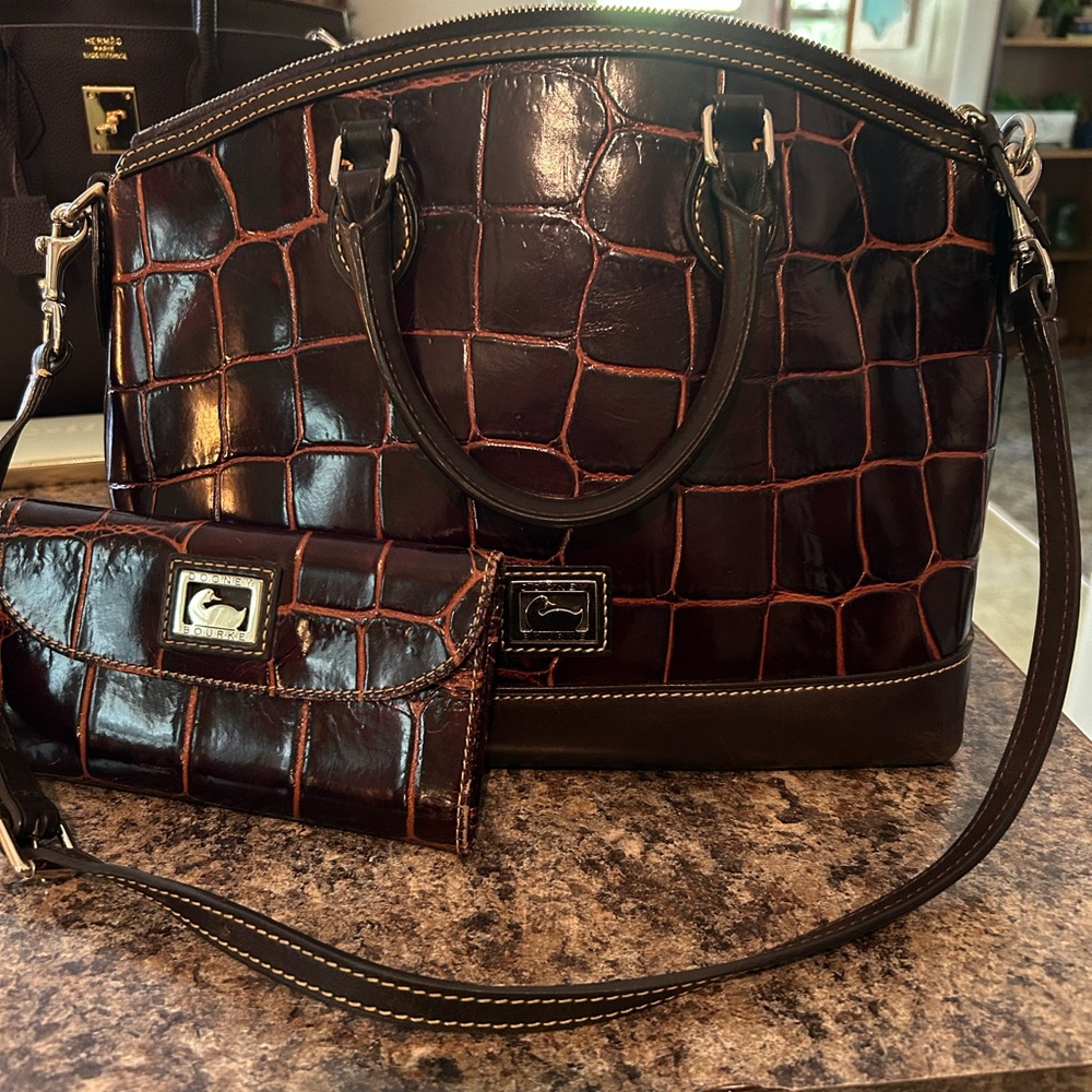 Dooney & Bourke Brown Croc Embossed Shoulder Bag 
Comes with wallet